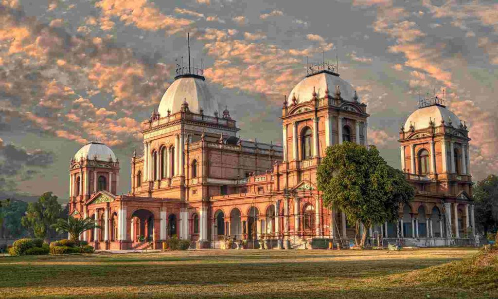 Noor Mahal one of Top Ten Historical Places in Pakistan